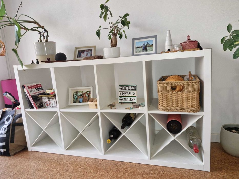 Aparador KALLAX com acessório adega