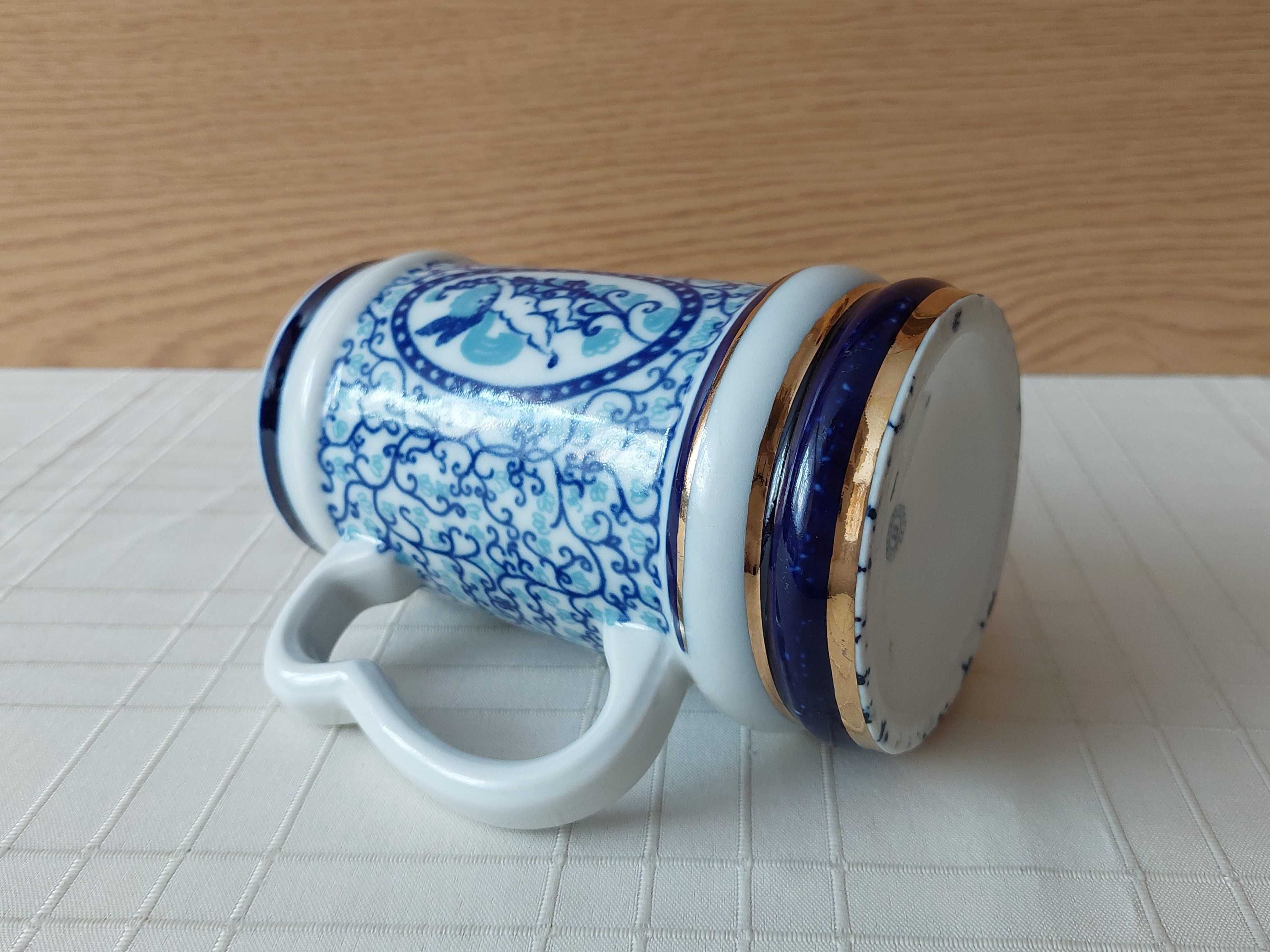 Ceramiczny kufel z niebiesko-złotym motywem (Bogucice)