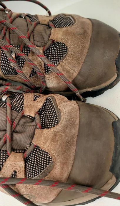 Трекінгові черевики Salomon  UK 6,5.  25см
Дуже зручні та практич