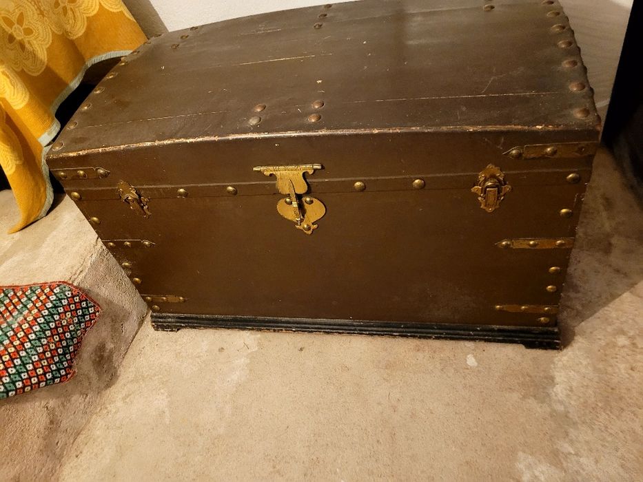 Arca tipo baú, antiga