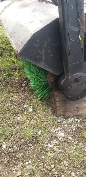 Продаю на міні трактор МТЗ комунальну  щітку.
