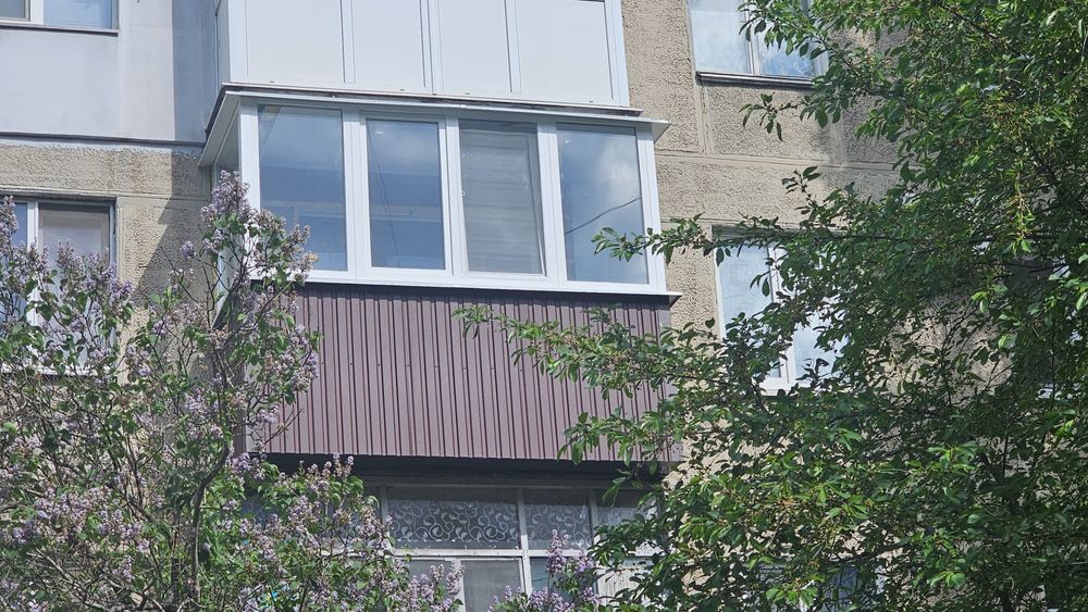 Балкон з розширенням обшивка профлист