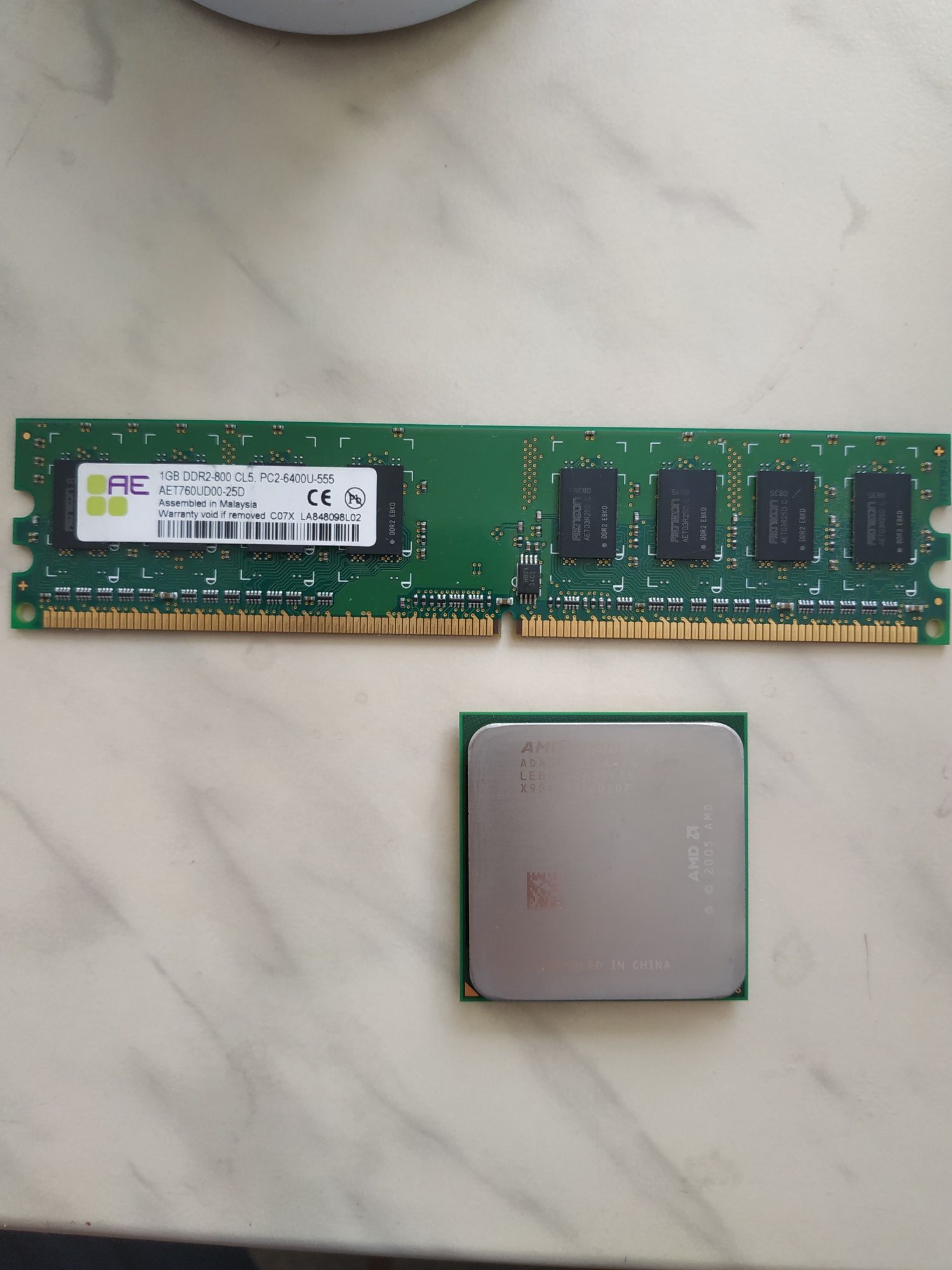 Процесор AMD Athlon 64 3000+. Оперативка 1гб.