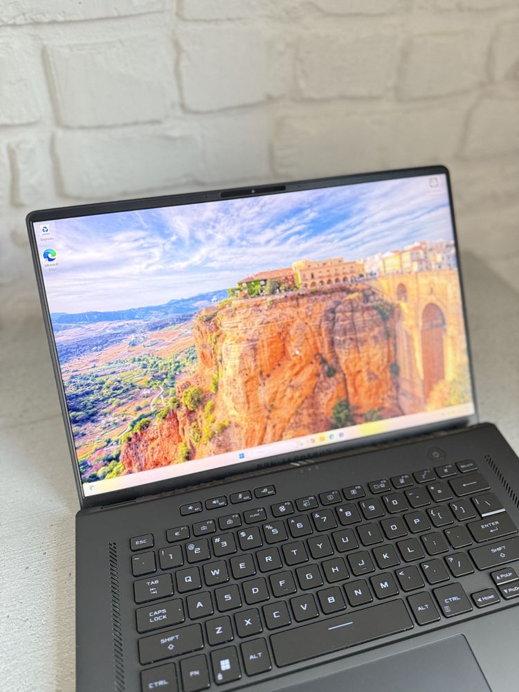 ROG Zephyrus 16' 2.5K 165hz, i9-12900H RTX 3070TI 8GB 16GB RAM SSD 1TB