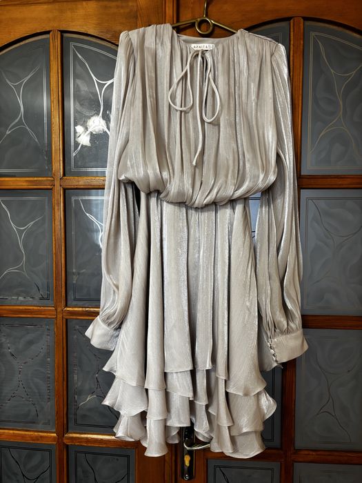 Елегантна сукня з шовку