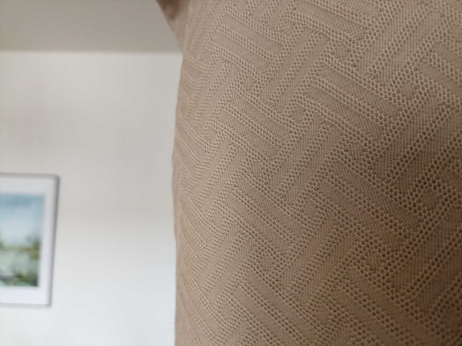 Beżowa koszulka polo Massimo Dutti tłoczony wzór