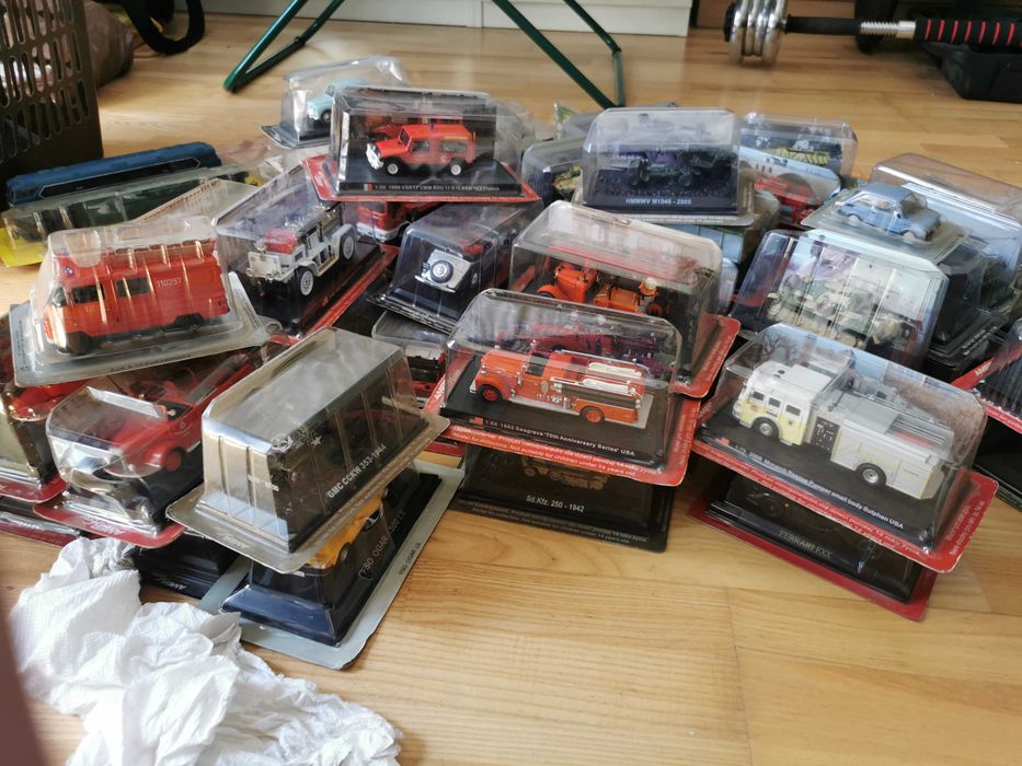 Zabawki samochody kolekcjonerskie