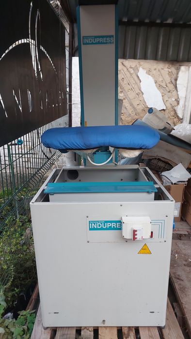 Прасувальний стіл  + парогенератор