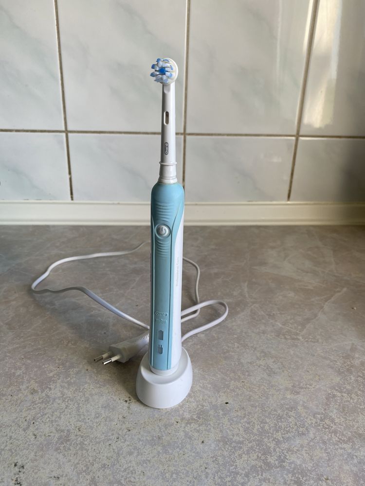 elektryczna szczoteczka do zębów oral b