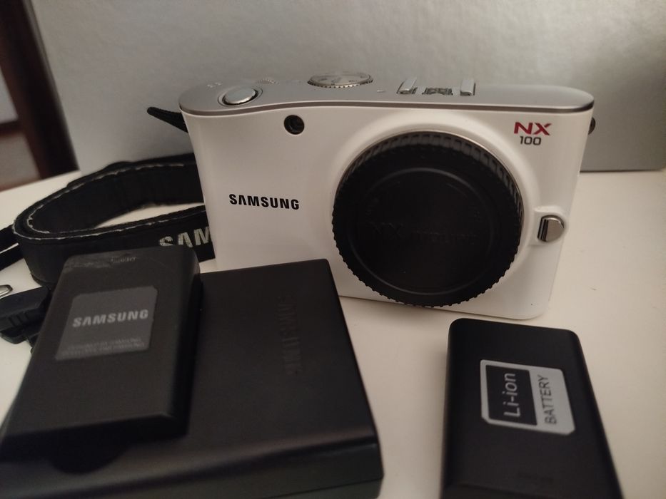 Samsung NX 100 mirrorless