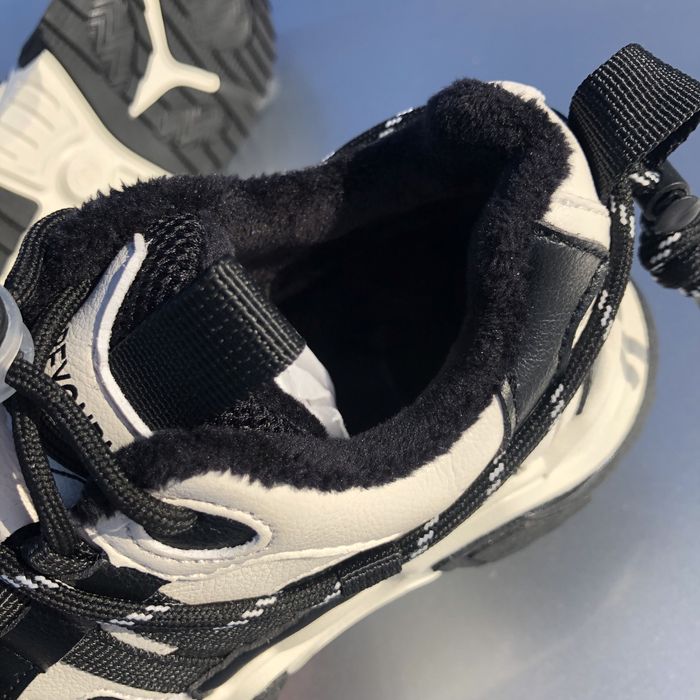 Дитячі утеплені кросівки з натуральної шкіри розміри 31, 32