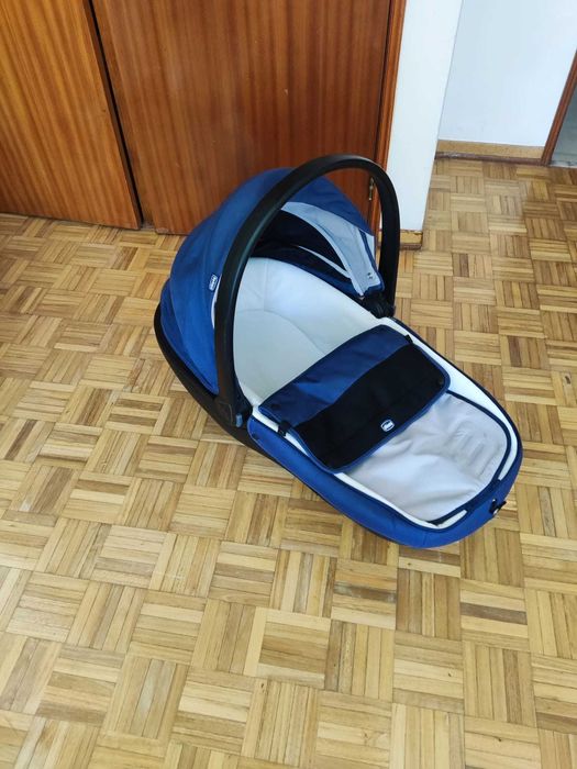 Trio Activ3 Chicco (carrinho + alcofa + ovo com Isofix)