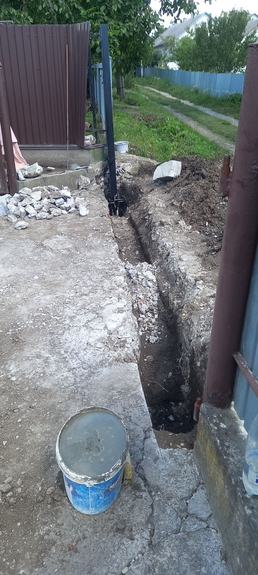 Огорожа, з фундаментом і без