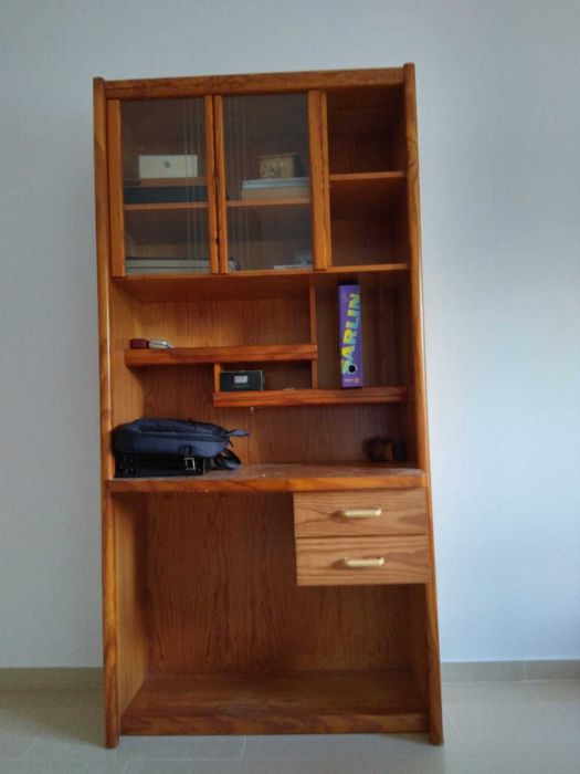 Escrivaninha em bom estado