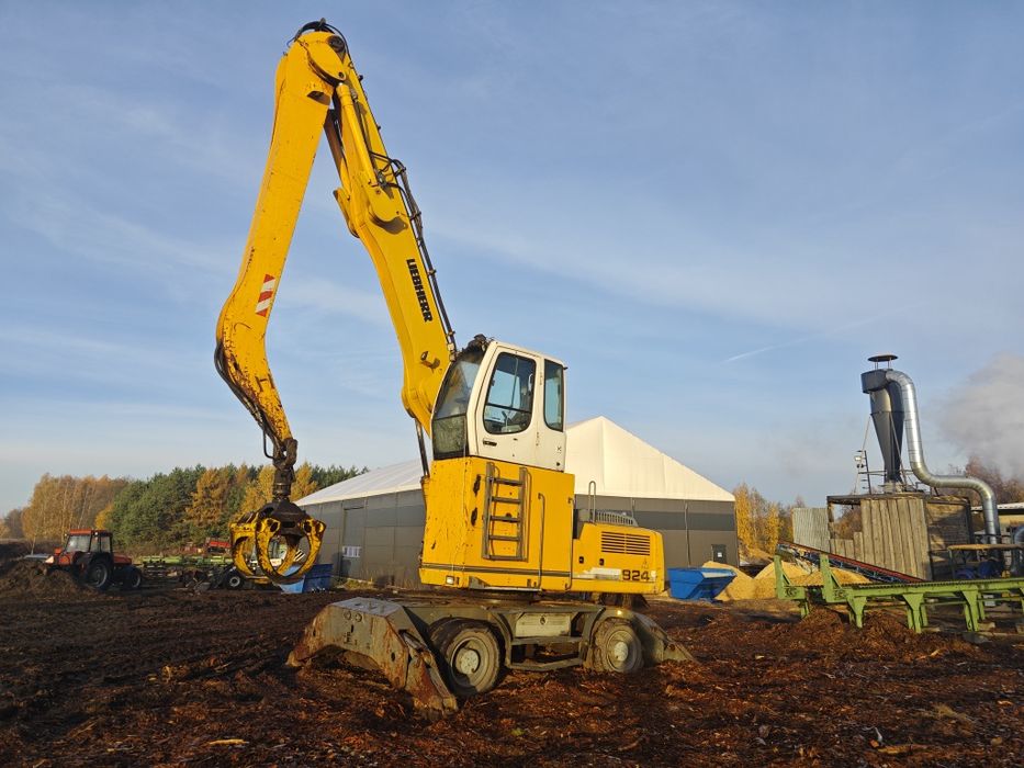 Koparka przeładunkowa  Liebherr 924 chwytak do drewna