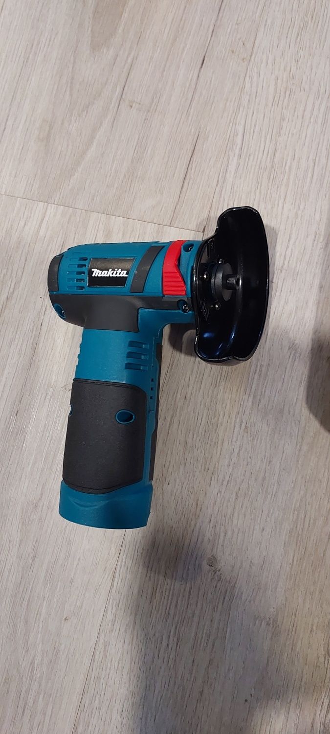 Аккумуляторная болгарка Makita