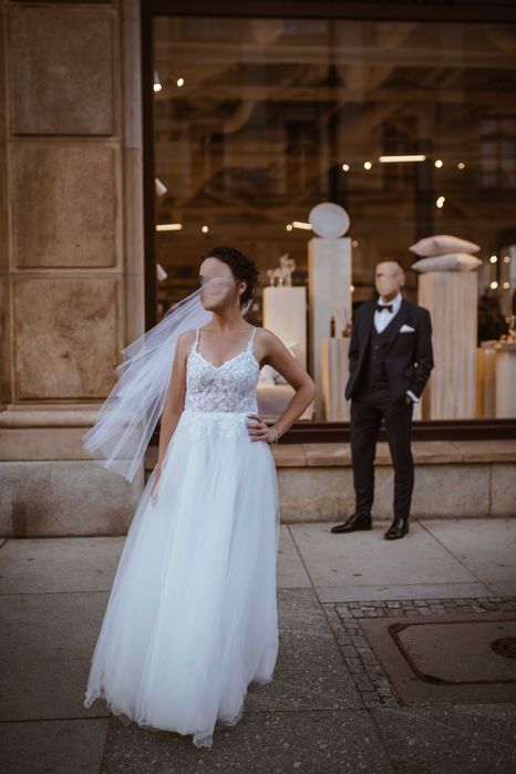 Suknia ślubna, sukienka ślubna, piękny dekolt,  tiulowa, koronkowa