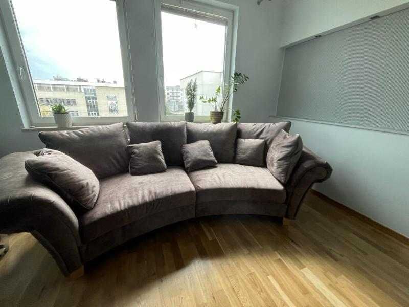 Nowa sofa z poduchami