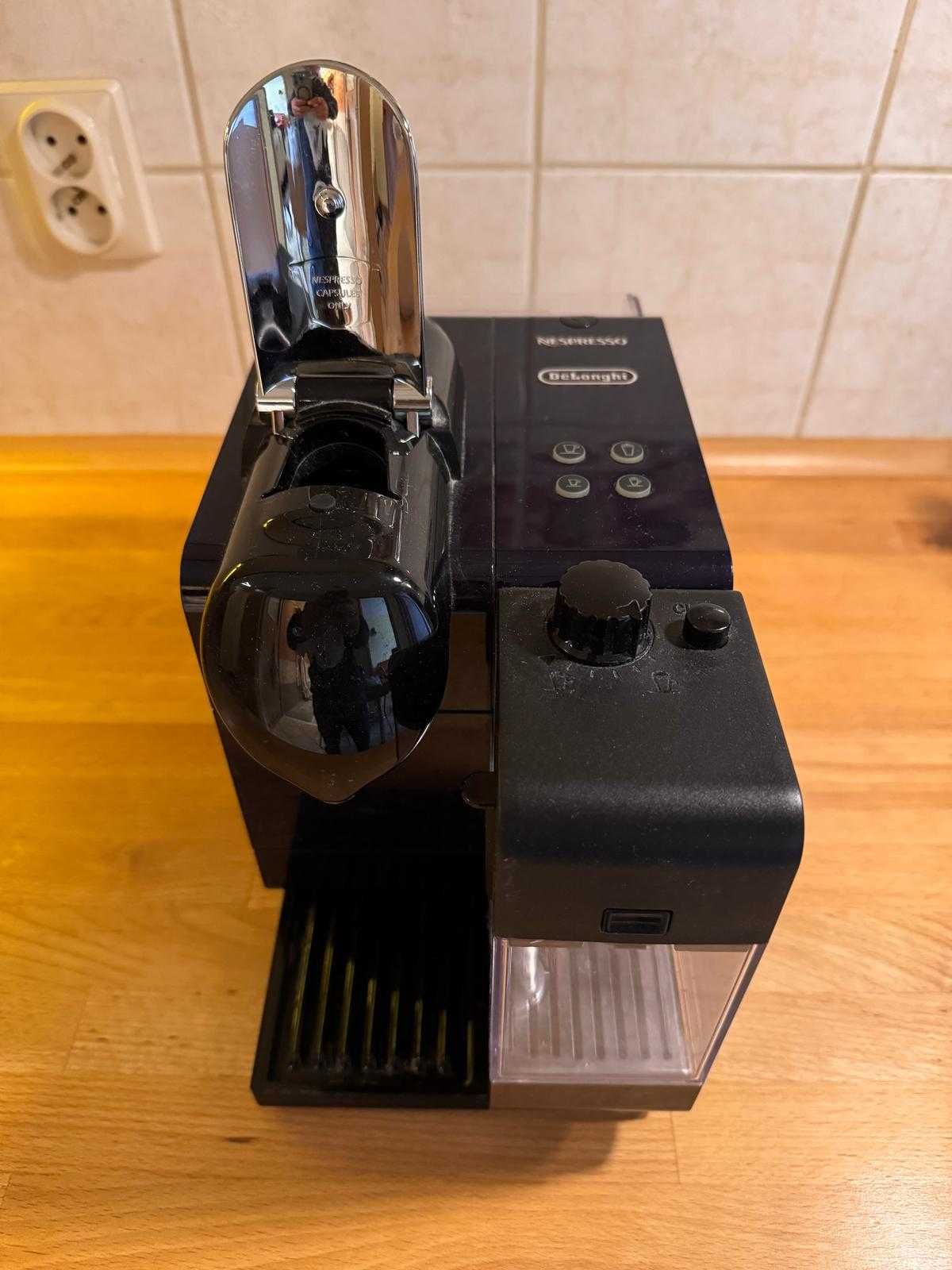 Ekspres kapsułkowy De'Longhi Nespresso Lattissima  EN520.BL