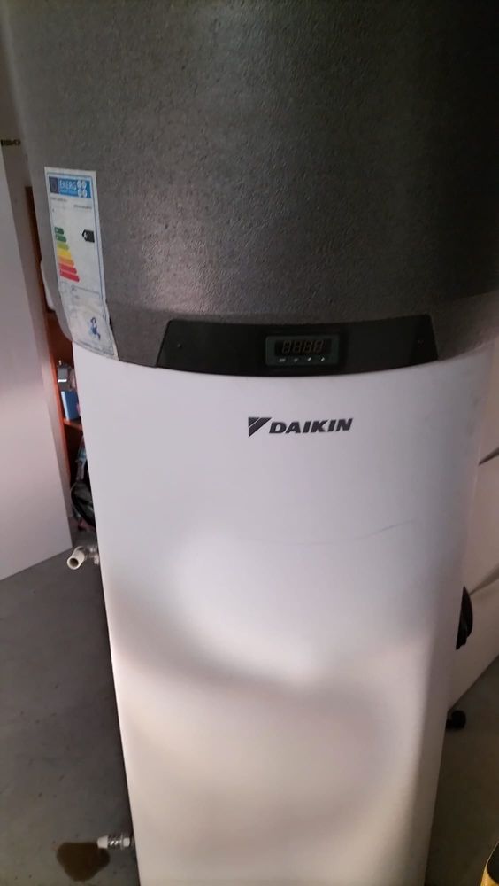 Termoacumulador bomba de calor Daikin - 200 Litros - 2000W - como novo