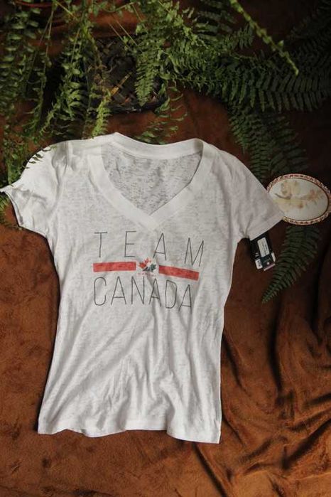 Nowa damska bluzka z napisem Team Canada z metką