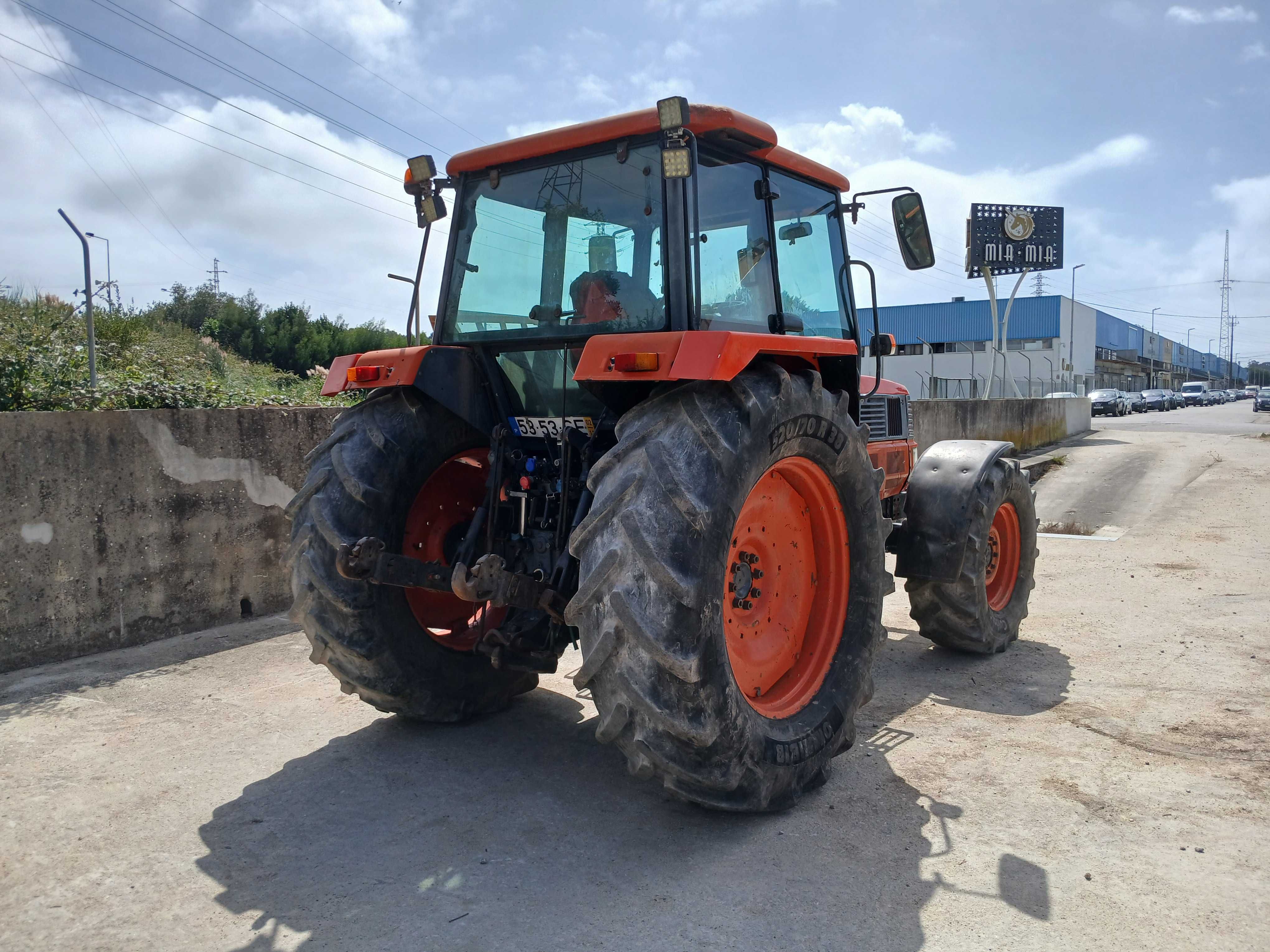 2002 Kubota M-120 Trator Agrícola