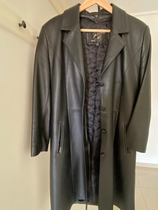 Długa czarna skóra damska