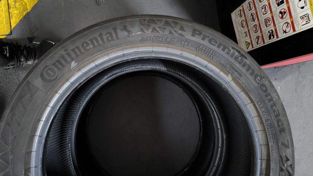 2  pneus 235/45/17 (30€ para todos) Porto