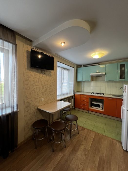 2 км. ВЕЛИКИЙ ВИБІР. По добово. . Центр міста. Жд. Авто вокзали