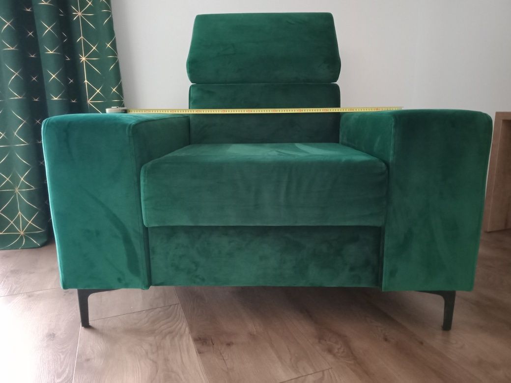 Solidne fotele i sofa.