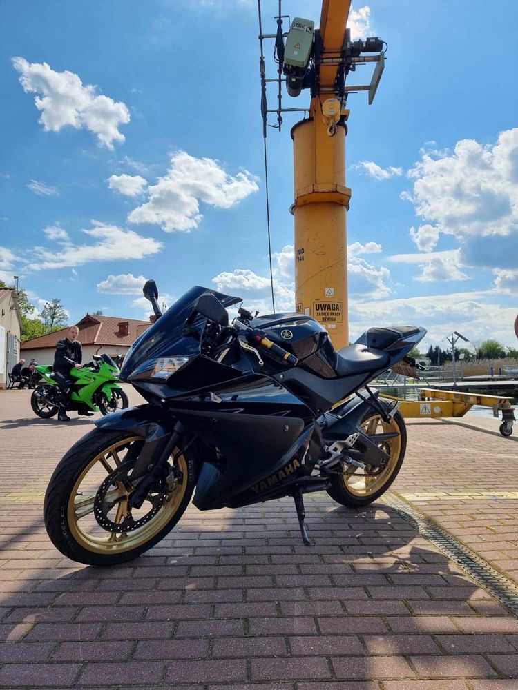 Yamaha YZF r125 Black & Gold