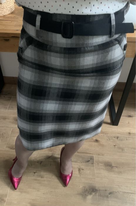 Szara spódnica  w kratkę 36