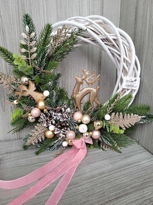 Wianek dekoracyjny na drzwi zimowy/bożonarodzeniowy.