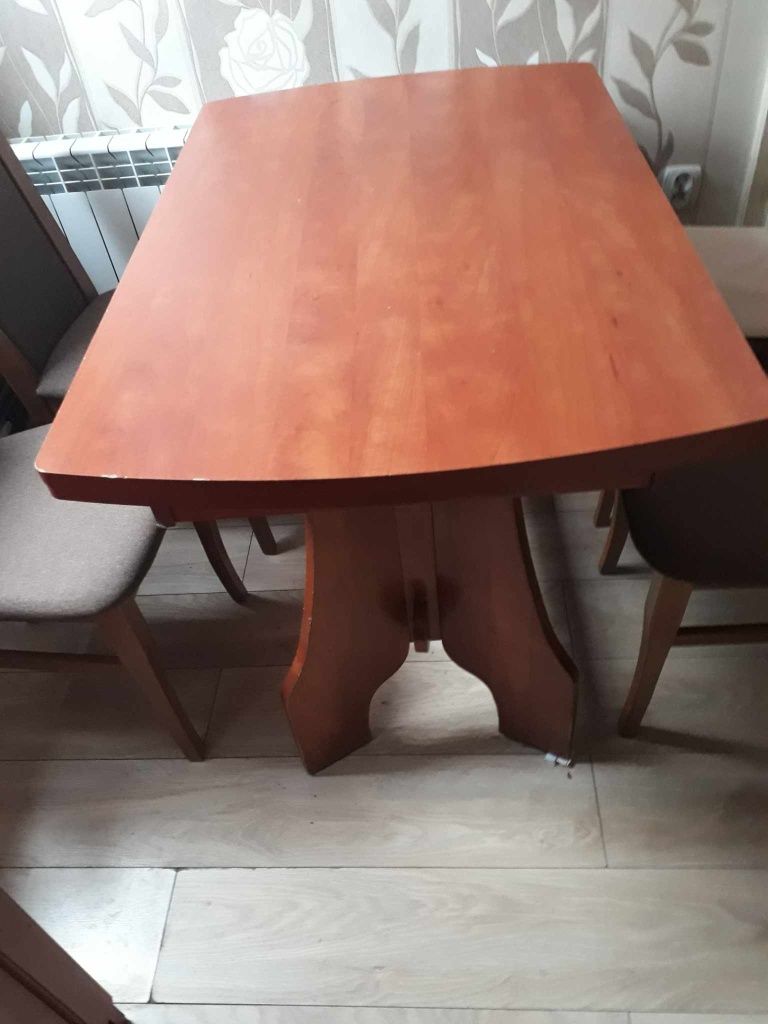 Stół kuchenny drewniany
