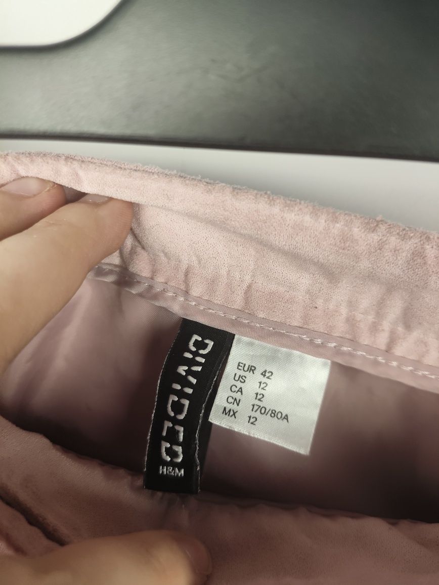 Pudroworóżowa spódniczka z imitacji zamszu – H&M Divided