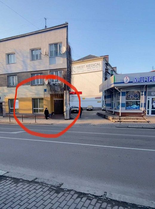 Фасадне приміщення поруч вокзалу прохідна зона Ґрюнвальдська