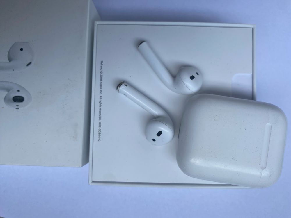 Apple AirPods 2 with charging case original