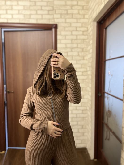 Новий костюм з биркою