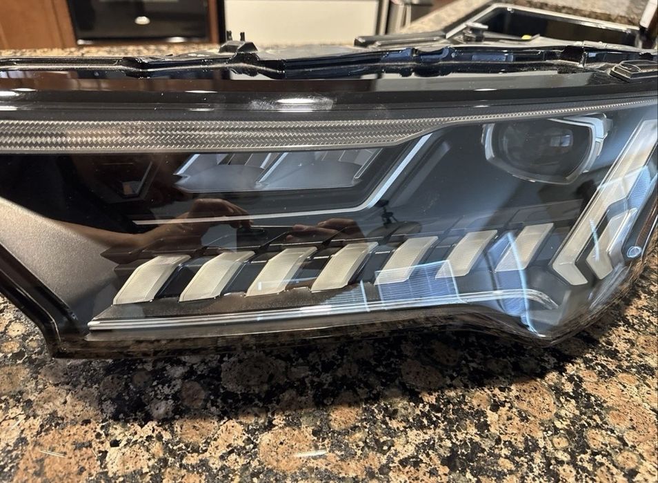 Фара Audi Q7 SQ7 2020 2021 2022 Matrix LED ліва левая оптика