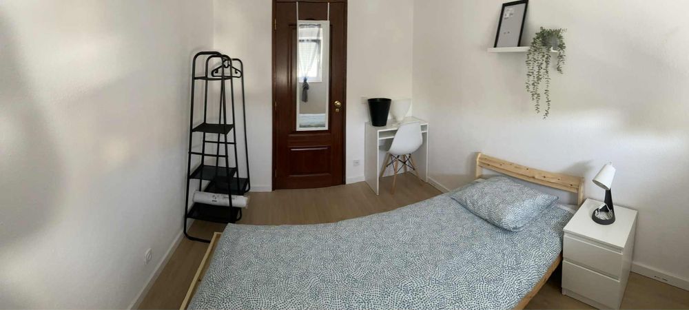 Aluga-se 1 quarto