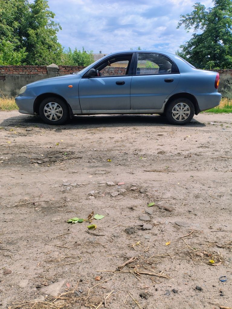 Daewoo lanos 1.5 2011 года