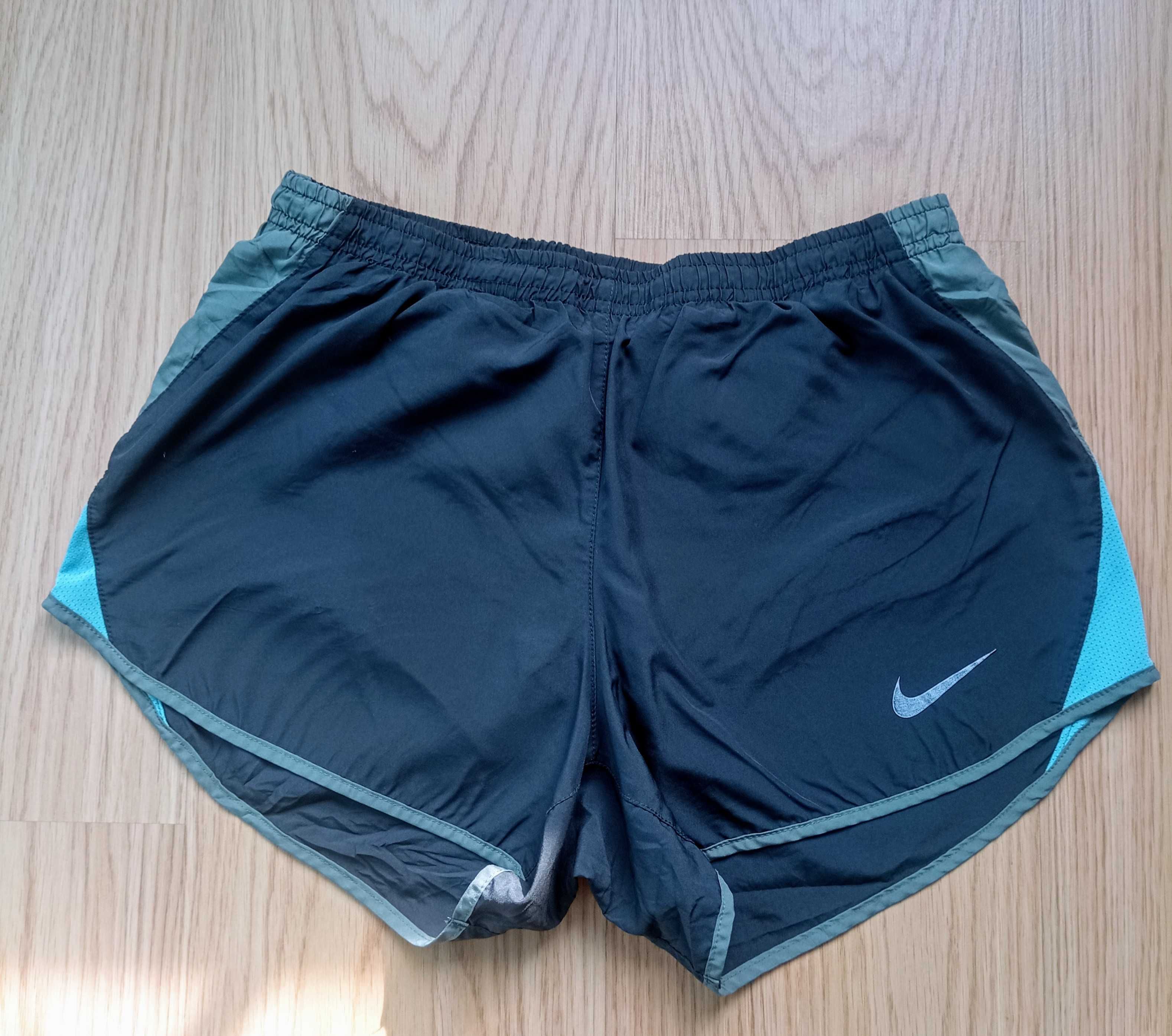calções de senhora Nike Dri-Fit, tamanho S