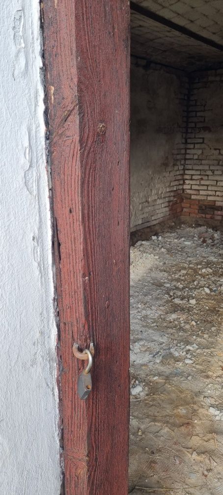 Drzwi drewniane wrota: futryna: 102 x 179 cm, drzwi: 95 x 176 cm