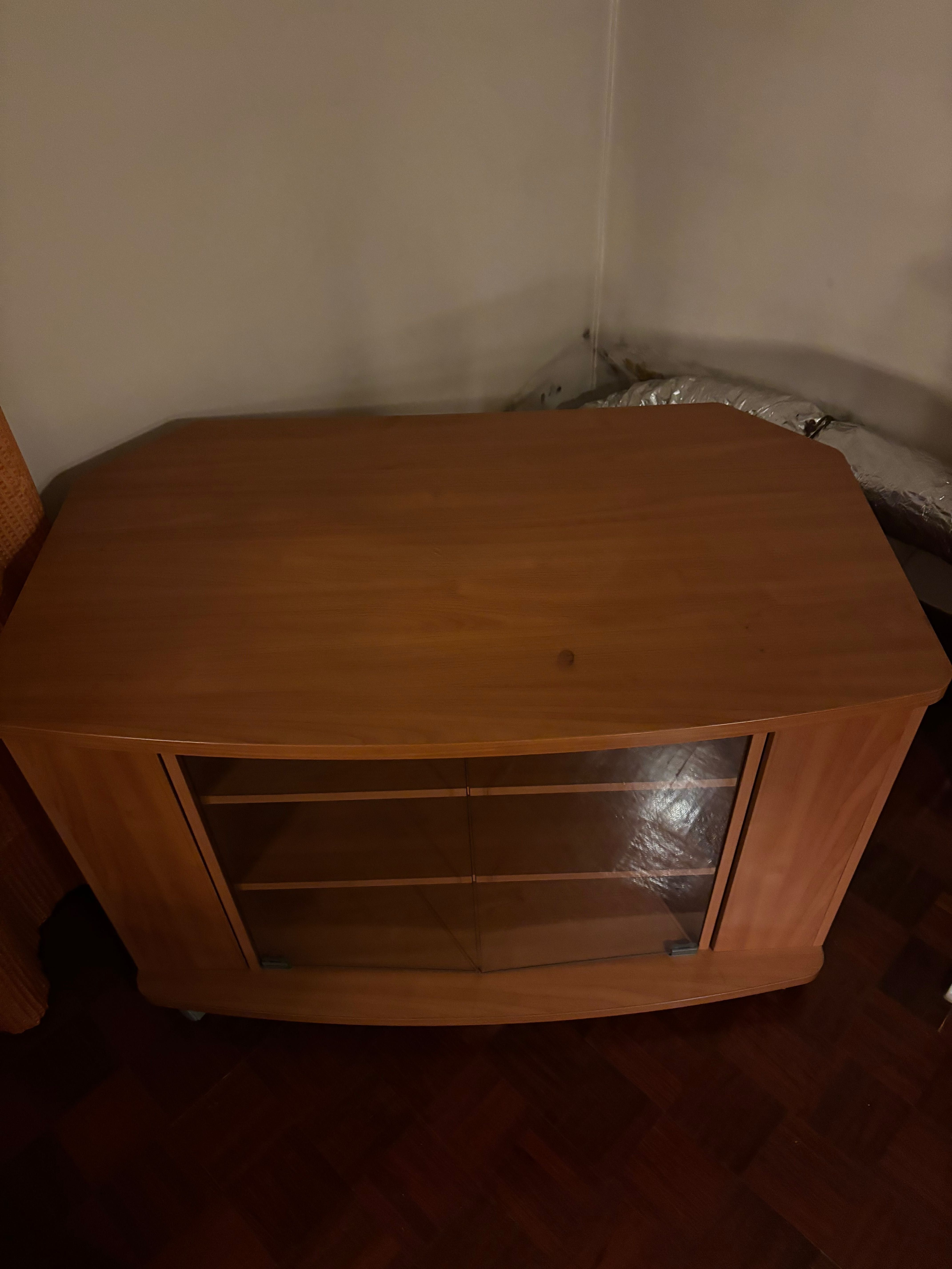 Móvel para tv com suporte para CDs