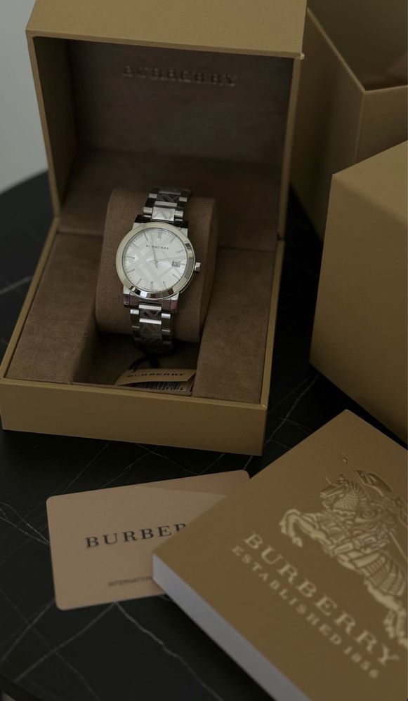 Годинник Burberry