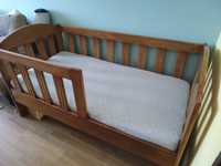 Łóżko dziecięce drewniano lite z materacem