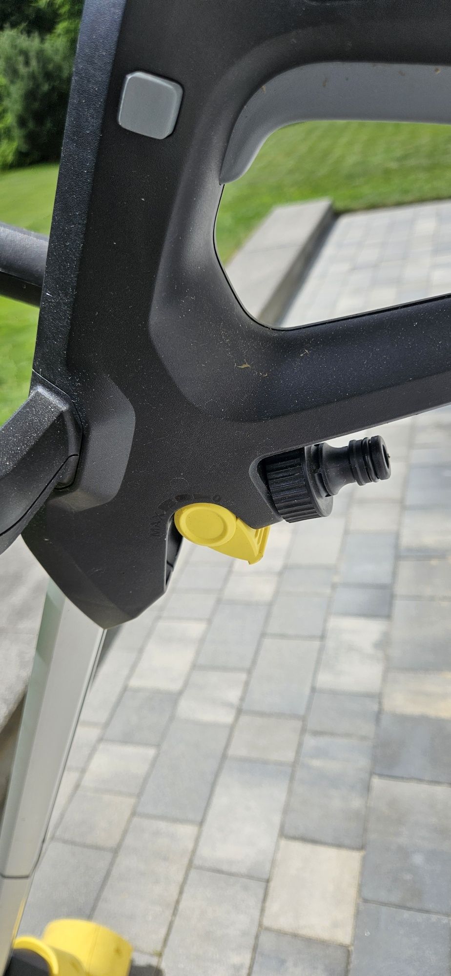 Urządzenie Karcher do drewna i bruku.