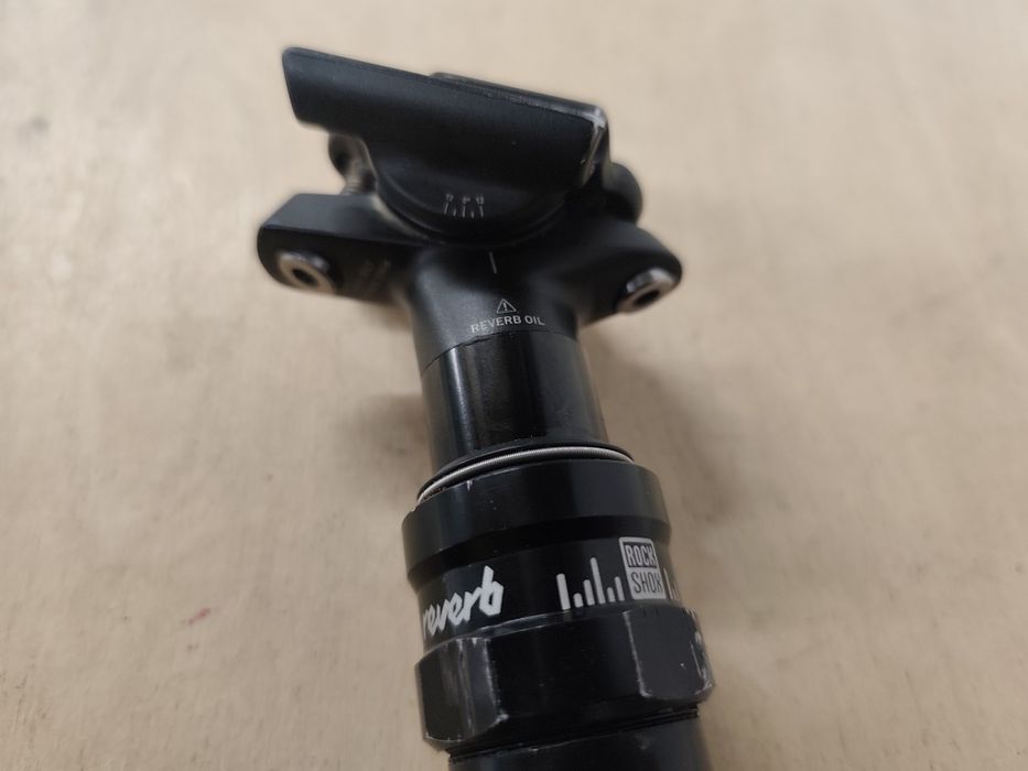 Sztyca regulowana Rock Shox reverb 30.9 mm, manetka w komplecie.