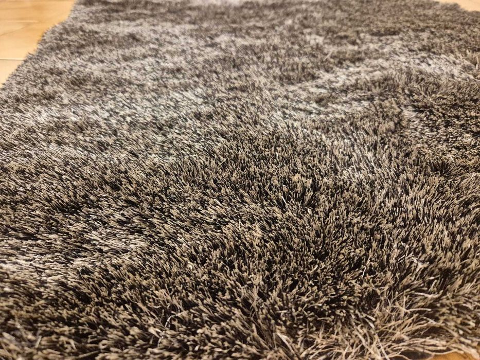 Carpete cinza com pelo alto, Medida - 100x90cm