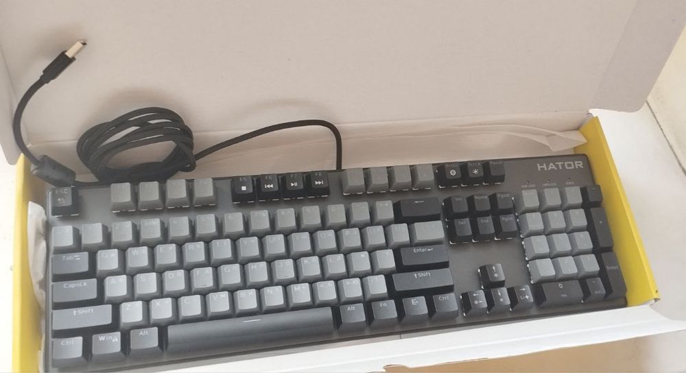 Продам клавіатуру HATOR Starfall Rainbow aurum red